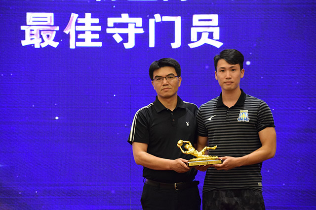 NBA新赛季预测：东部强队激战，詹姆斯与字母哥的较量